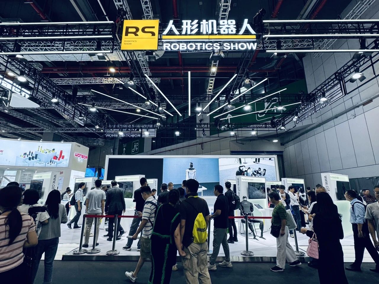 彩神vll來工博會機器人展邂逅人形機器人和大咖波爾(圖12)