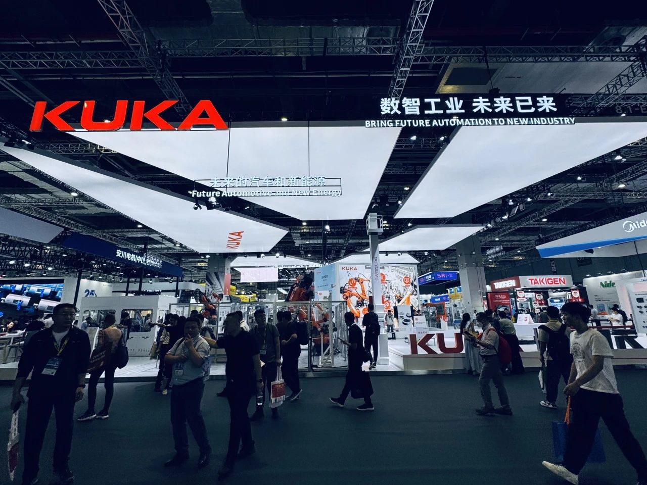 彩神vll來工博會機器人展邂逅人形機器人和大咖波爾(圖4)